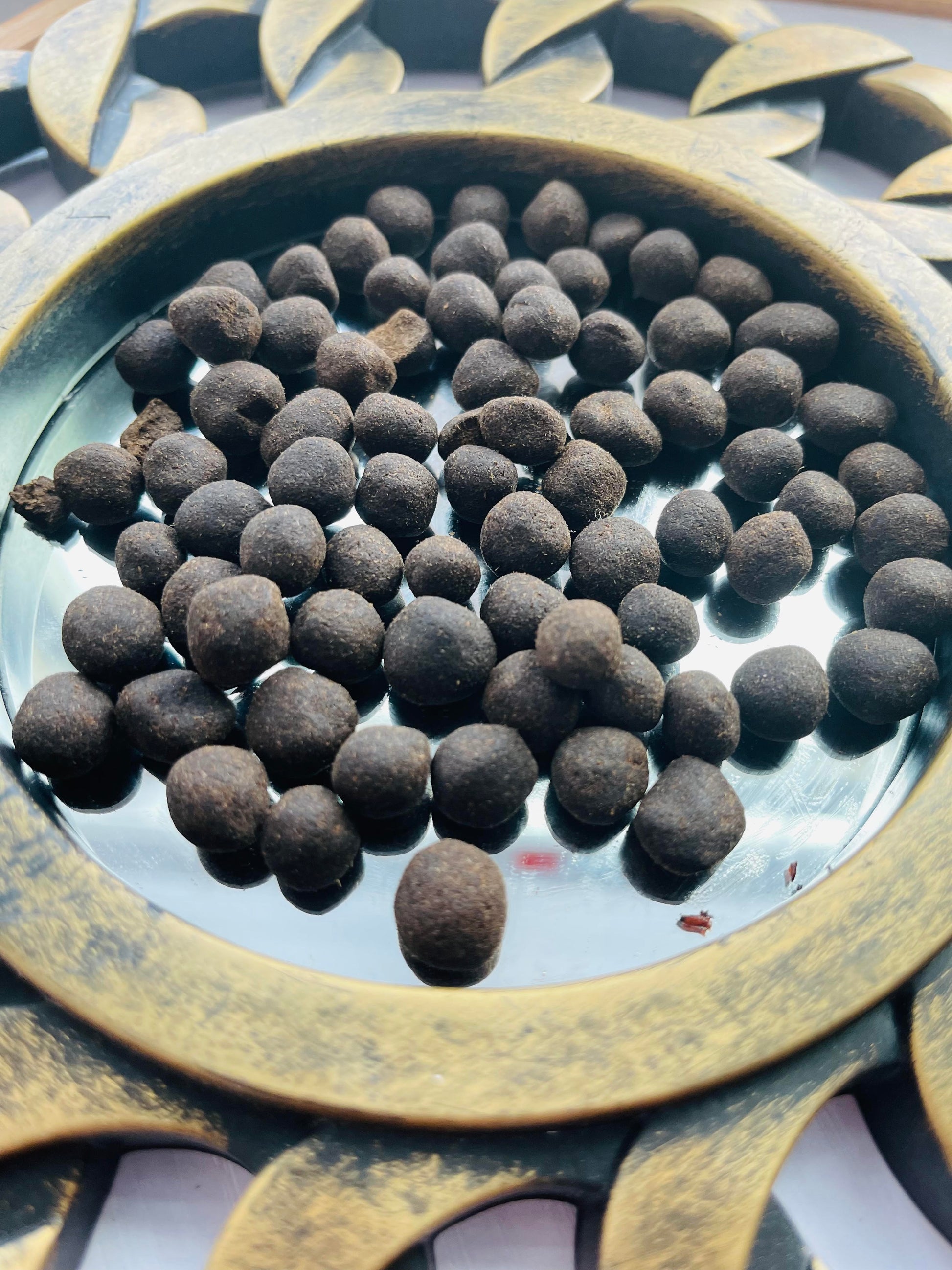 Mamool Bakhoor Seufi (Lulu). Compressed Agarwood Incense Tablets - Marwa